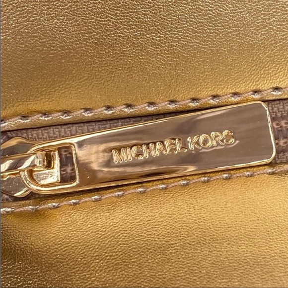 Michael Kors Large Chain Shoulder Bag and Wallet Set - Picture 8 of 11